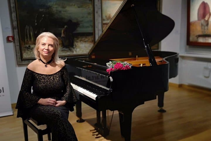Daily live piano Chopin's concerts at 6:30 pm in the Warsaw Archdiocese Museum
