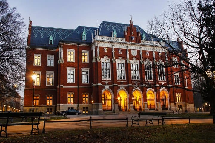 Creepy Krakow City Walking Tour