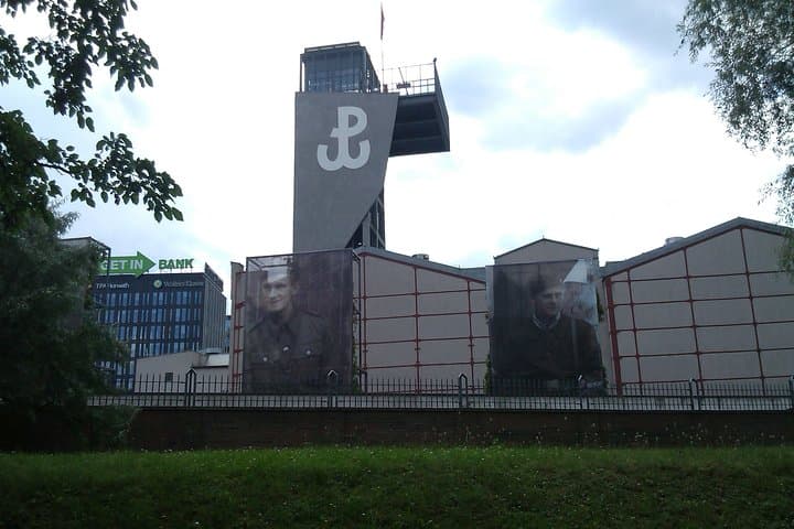 Warsaw Uprising Museum (1944) + Wilanow Palace: SMALL GROUP /inc. Pick-up/