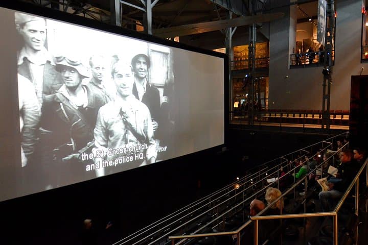 Warsaw Uprising Museum (1944) + Wilanow Palace: SMALL GROUP /inc. Pick-up/