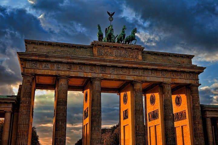 Luxury transport from/to Warsaw - Berlin / Tegel / Schönefeld by private van