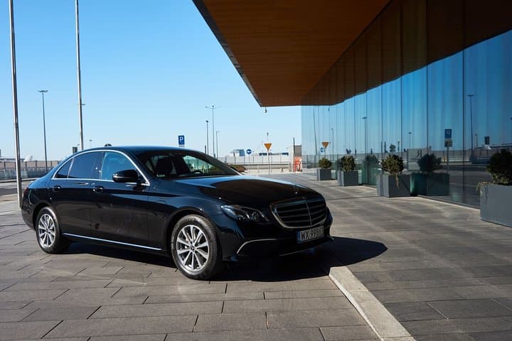 Luxury transport from/to Warsaw - Prague / Václav Havel Airport by private car