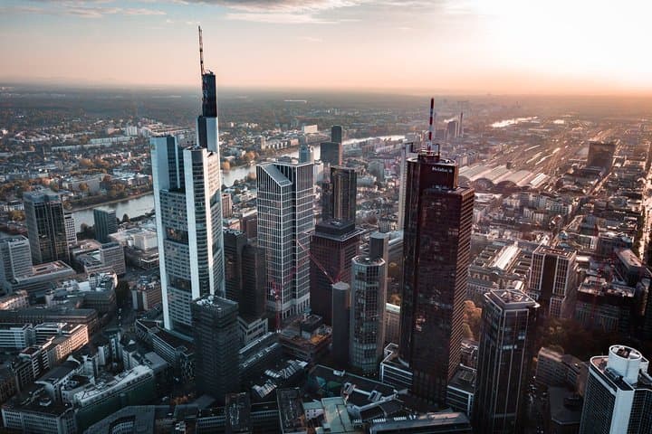 Luxury transport from/to Warsaw - Frankfurt / Intern. Airport FRA by private car