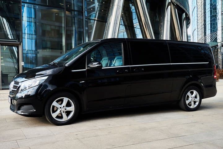 Luxury transport from/to Warsaw - Frankfurt / Intern. Airport FRA by private van