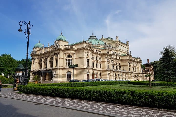 Krakow: Private Grand City Tour by golf cart (hotel pick up)