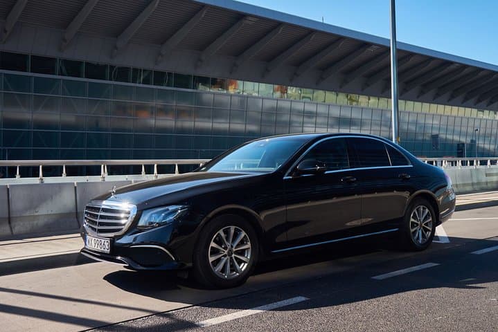 Mercedes at your disposal in Warsaw (4-12 hours) / shopping tour