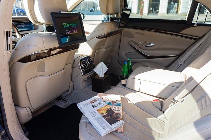 Mercedes at your disposal in Warsaw (4-12 hours) / shopping tour