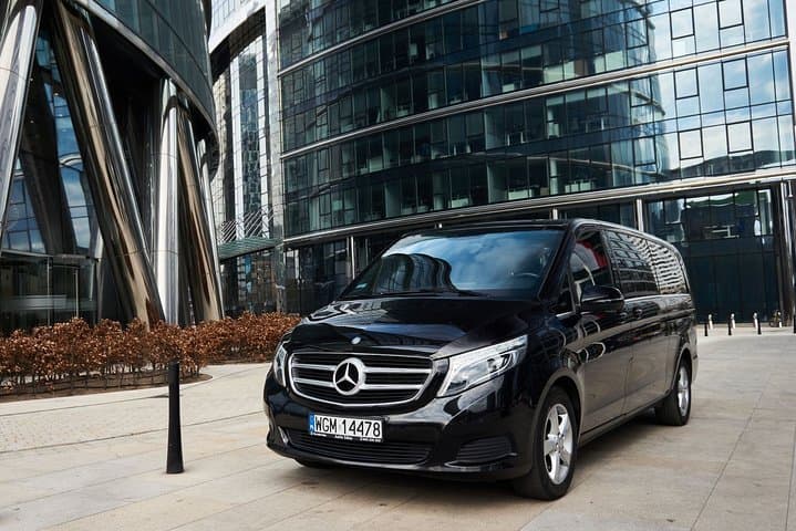 Mercedes at your disposal in Warsaw (4-12 hours) / shopping tour