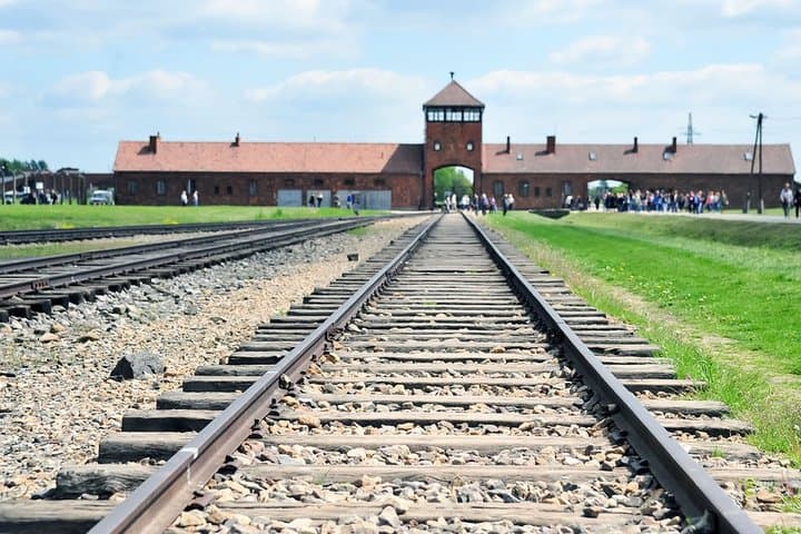 Auschwitz-Birkenau Tour – English Guide & Lunch Box