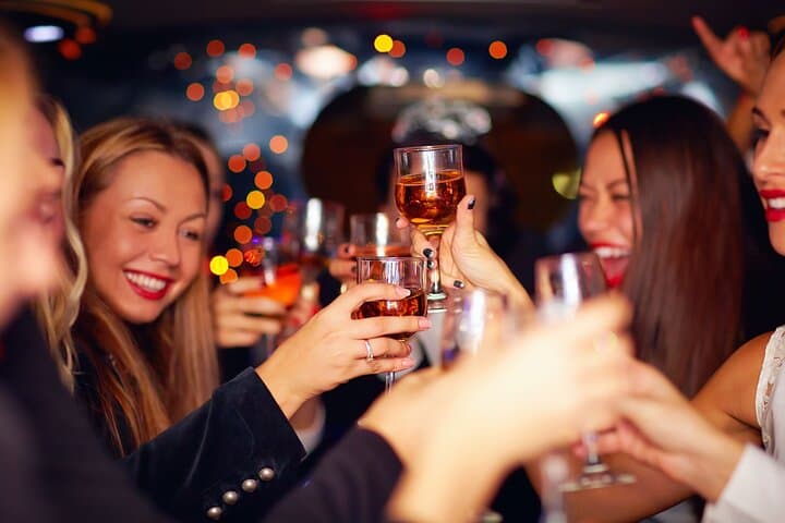 Warsaw: VIP Nightclub Tour: Bars, Clubs, and Limousine