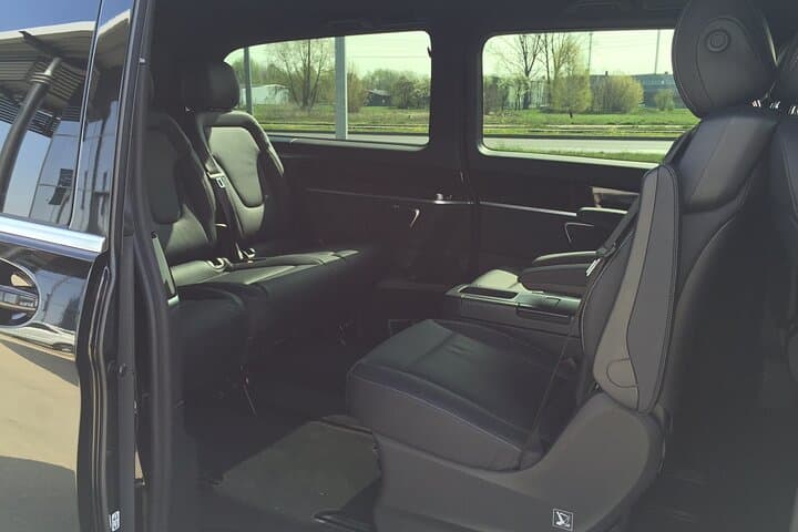 VAN Private transfer: Krakow City - Krakow Airport