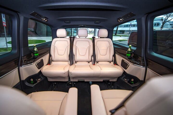 Private Airport Transfer: From Gdansk Airport to Gdynia (PAX 7)