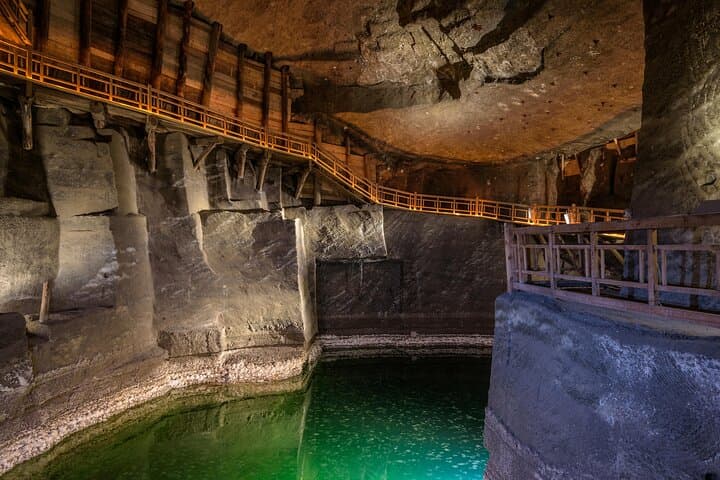 Underground salt lake