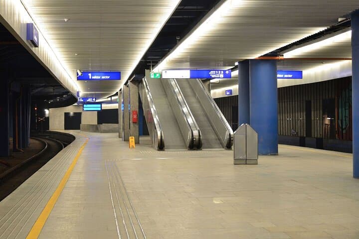 Private transfer from any location in Warsaw to Central Railway Station