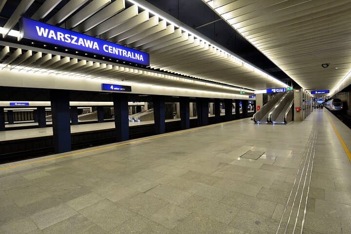 Private transfer from any location in Warsaw to Central Railway Station