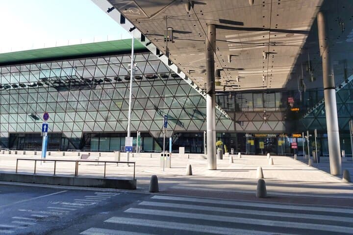 Krakow Balice Airport Transfer: Private Round Trip