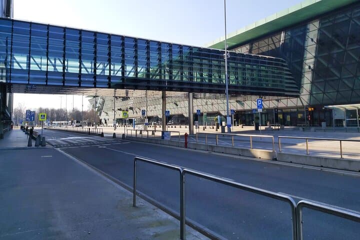 Krakow Balice Airport Transfer: Private Round Trip