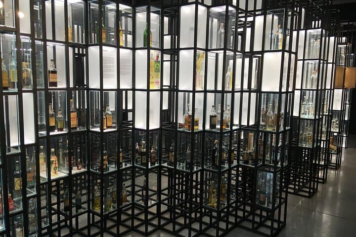 Warsaw Old Town inc.Royal Castle+Polish Vodka Museum: SMALL GROUP /inc. Pick-up/