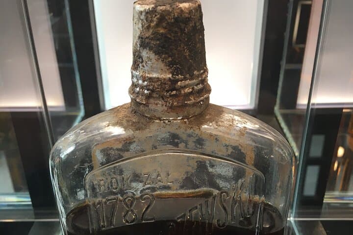 Warsaw Old Town inc.Royal Castle+Polish Vodka Museum: SMALL GROUP /inc. Pick-up/