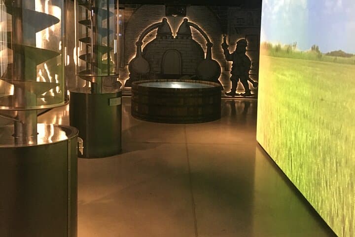 Warsaw Old Town inc.Royal Castle+Polish Vodka Museum: SMALL GROUP /inc. Pick-up/