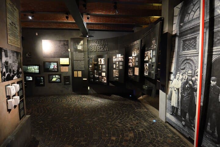 Warsaw Uprising Museum + Polish Vodka Museum: SMALL GROUP /inc. Pick-up/