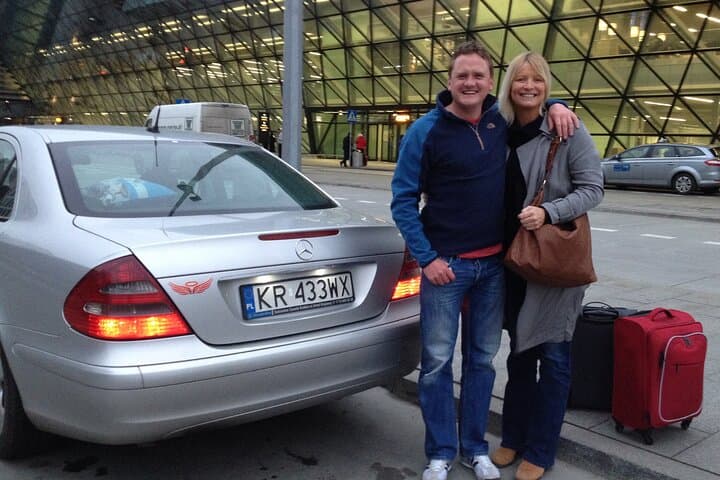 Krakow Airport-City Center and Back -private 2 ways transfer