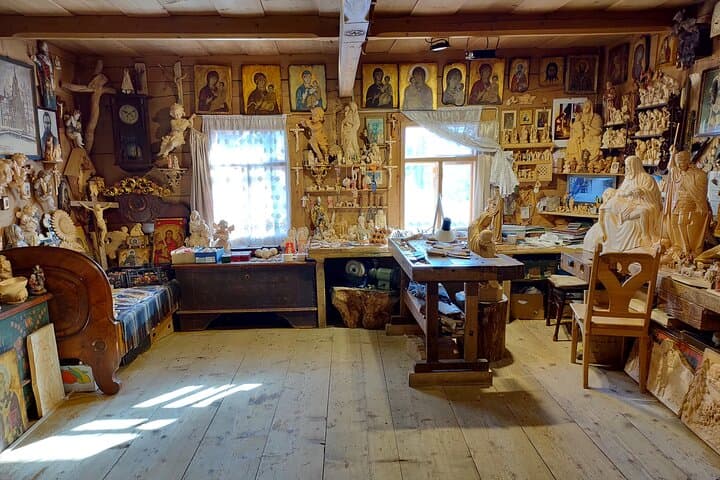 Wood carving workshop in Chocholow (open except Sundays )