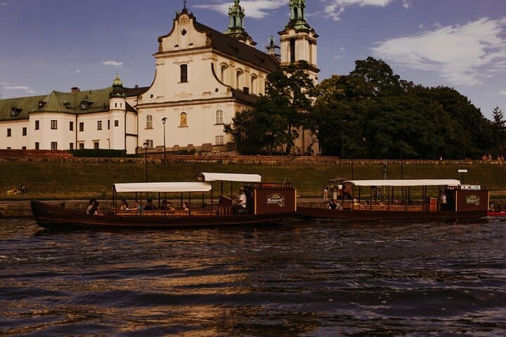 Sightseeing cruise
