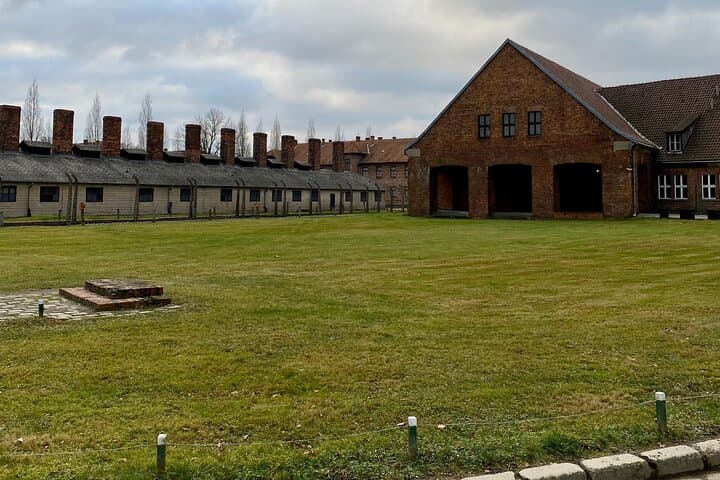 Krakow: Auschwitz-Birkenau Guided Tour & Hotel Pick Up
