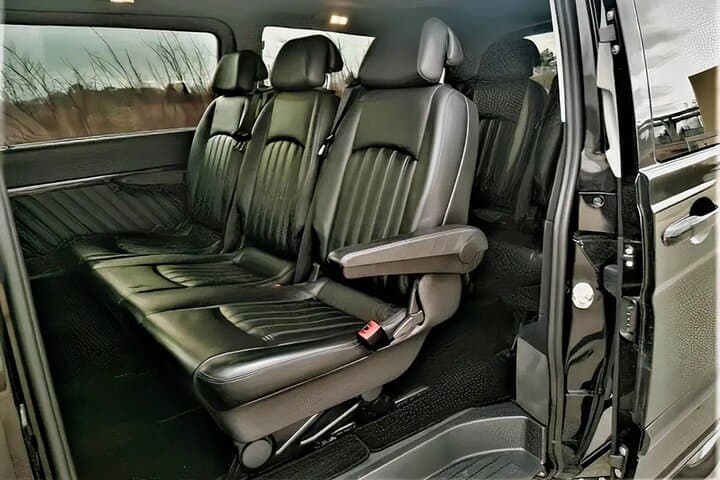 Private Round-Trip Transfer: Warsaw Chopin Airport (WAW)