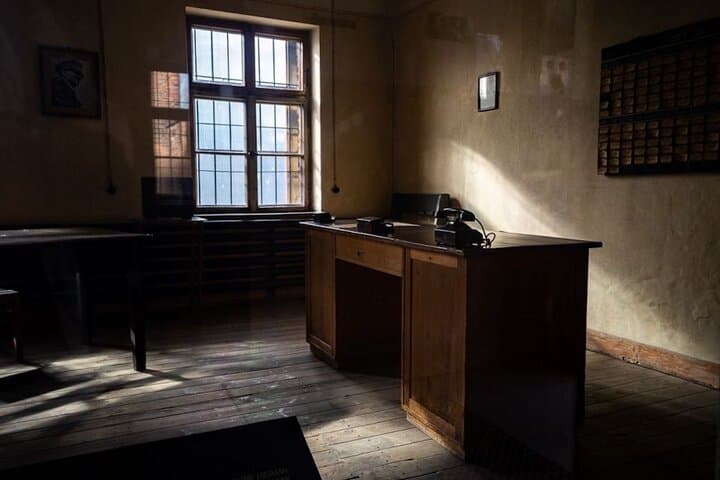 Auschwitz Birkenau Tour with Pickup and Lunch