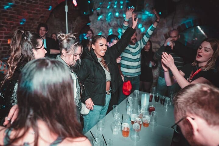 1 Hour of Open Bar Pub Crawl + Karaoke + VIP Entry to Best Clubs