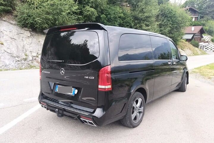 Warsaw Chopin Airport (WAW) to Downtown hotels - Round-Trip Private Transfer