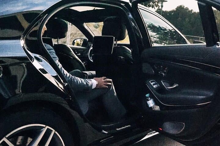 Airport Transfer: Warsaw to Warsaw Airport WAW by Business Car