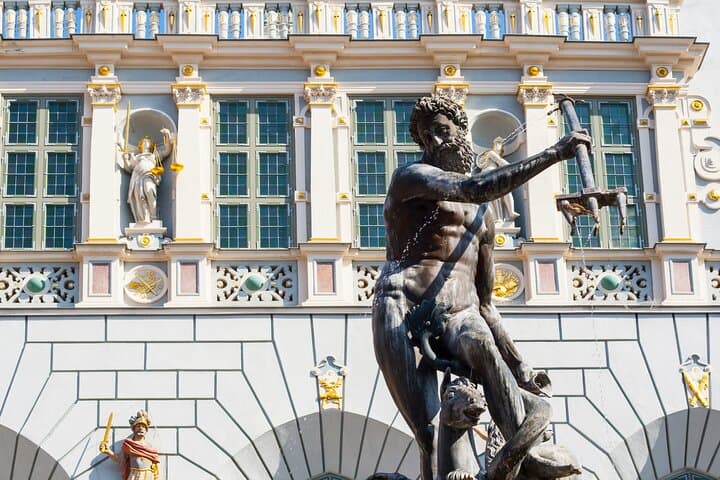 Private Artus Court and Gdansk Old Town Tour with Tickets