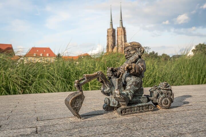 Wroclaw: Old Town and Sky Tower Private Tour with Tickets