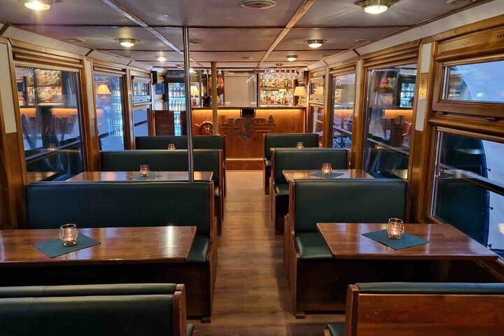 The interior of the ship will allow you to hide from the wind, rain and sun.
