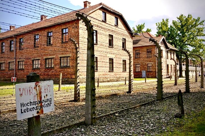 Krakow: Auschwitz - Birkenau Guided Tour with Private Transport