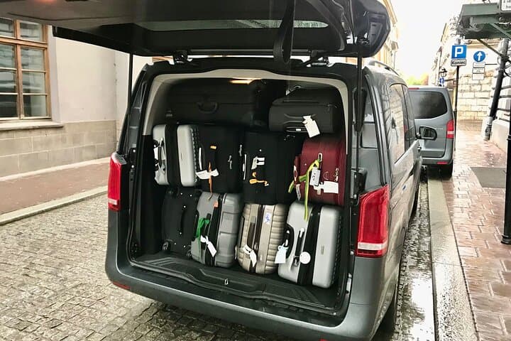 Private Krakow to or from Airport Transfer