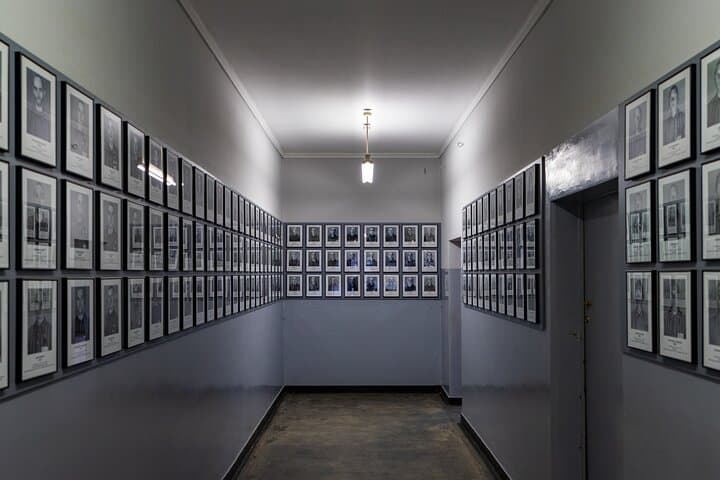 Wroclaw to Auschwitz-Birkenau Full-Day Trip by Private Car