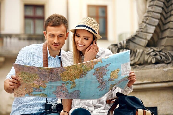 Fast Track Wawel Castle and Old Town Tour with Transfers