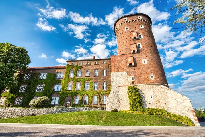 Fast Track Wawel Castle and Old Town Tour with Transfers