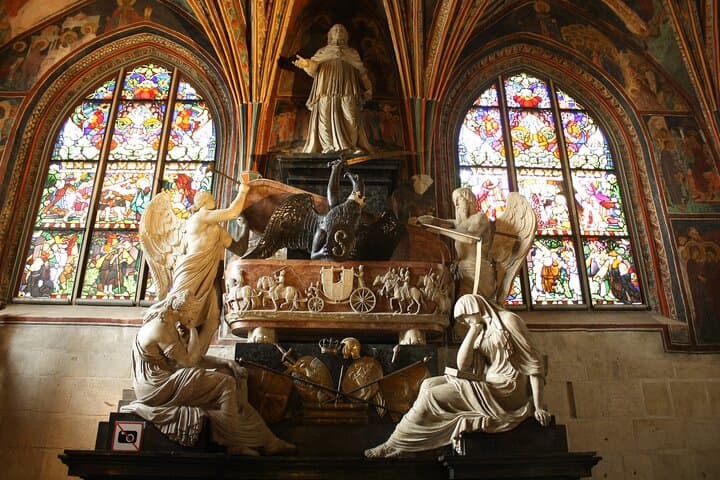 Skip-the-Line Wawel Castle Chambers Private Tour