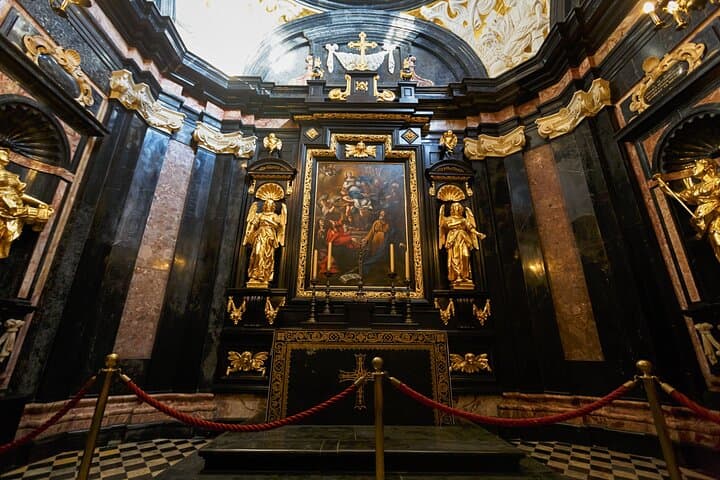 Skip-the-Line Wawel Castle Chambers Private Tour