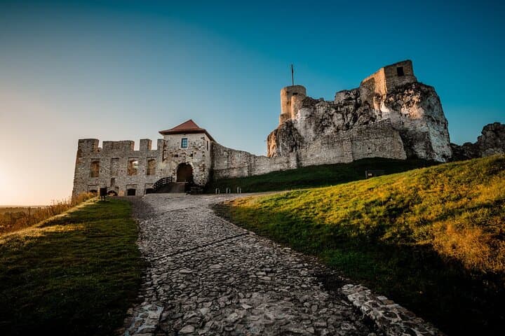 Private Guided Tour to Trail of the Eagles Nests from Krakow