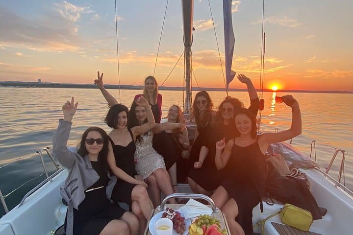 Gdansk Motlawa and Port Yacht Cruise with Welcome Drink
