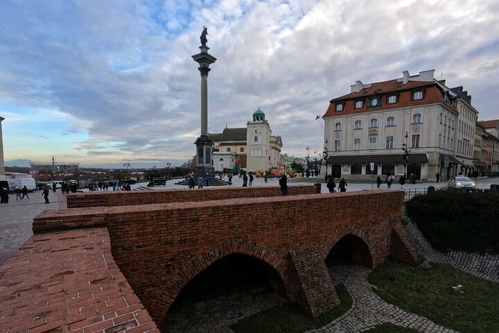 Medieval Warsaw GPS App Walking Tour Mobile Game