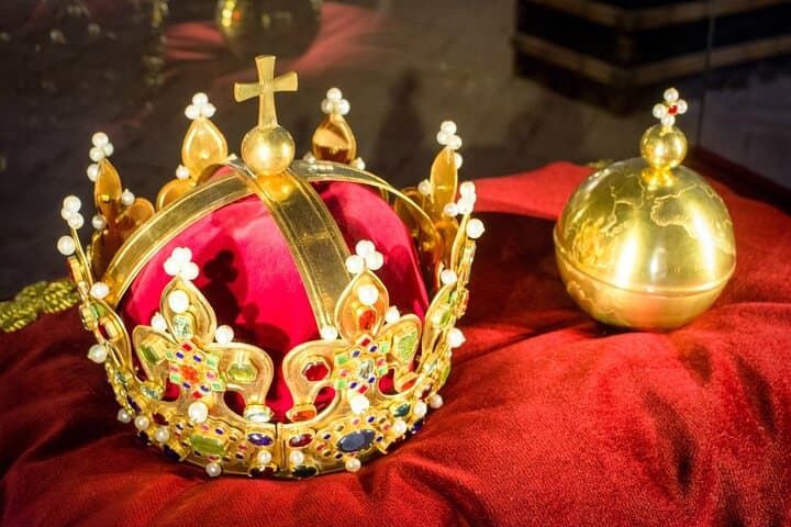 Wawel Castle Treasury & Armoury Skip the Line Private Tour