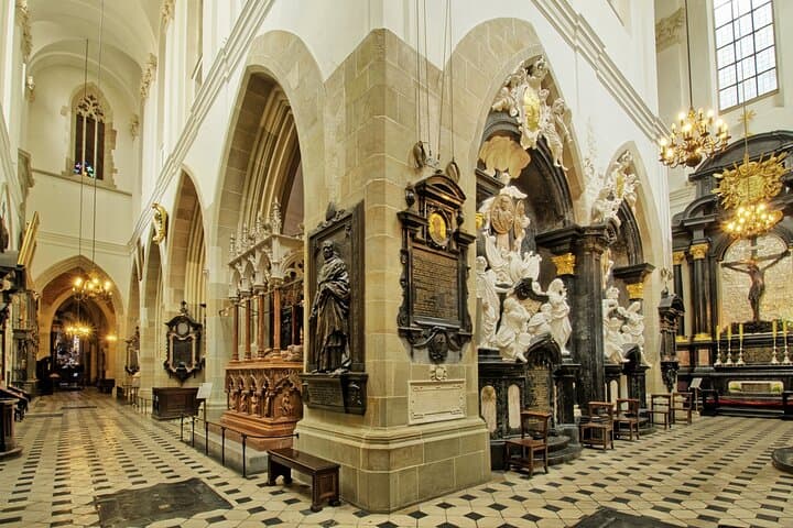 Krakow: Wawel Cathedral Guided Tour with Admission Tickets