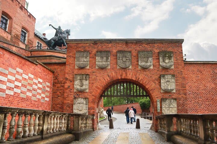 Krakow: Wawel Cathedral Guided Tour with Admission Tickets
